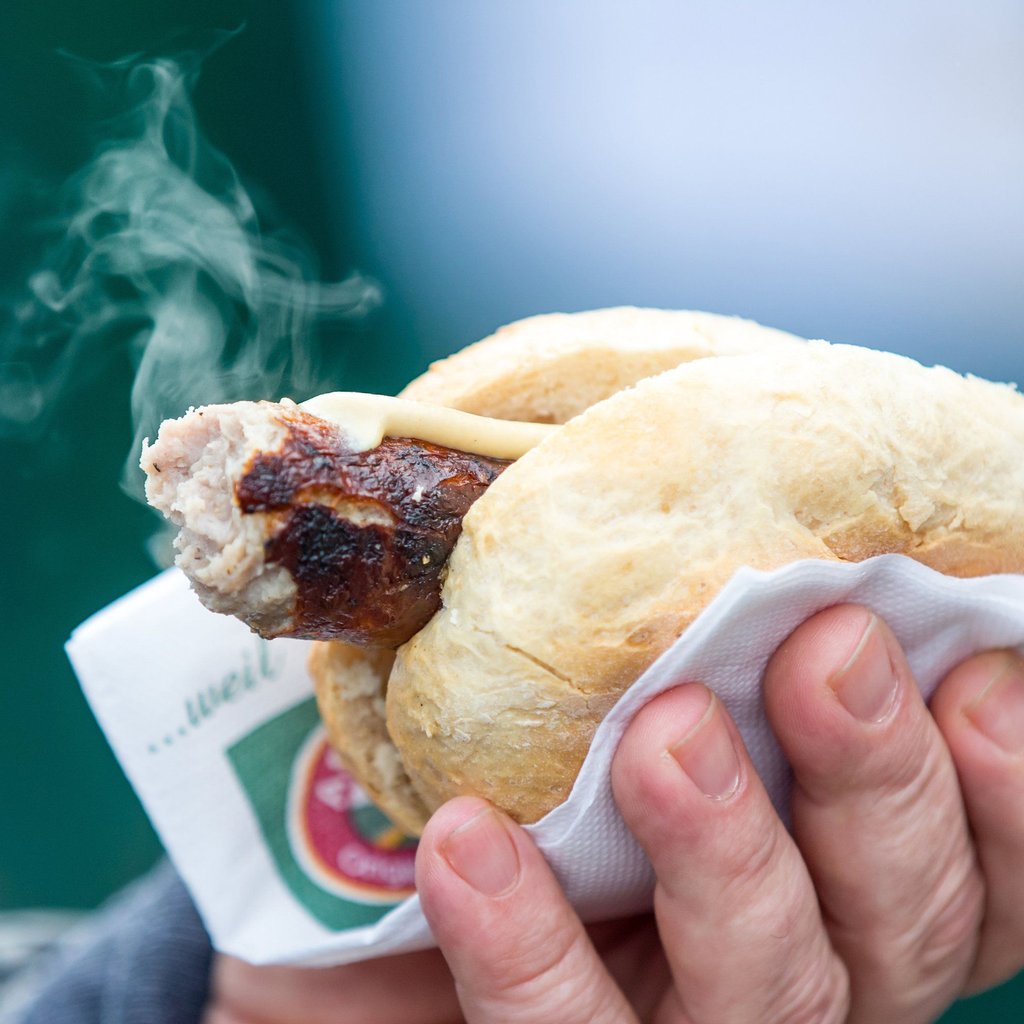 Bratwurst zur Fußball–EM doppelt so teuer wie vegetarische?