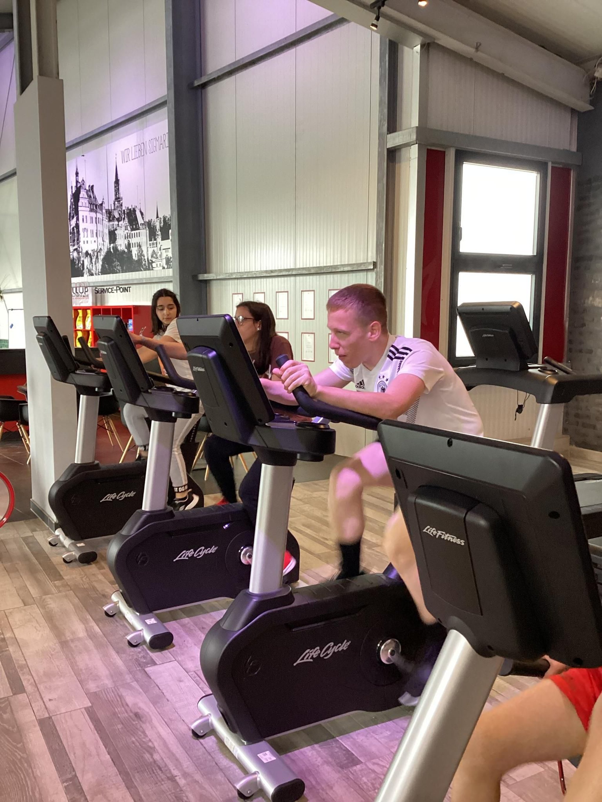 Besuch des Fitnessstudios CleverFit