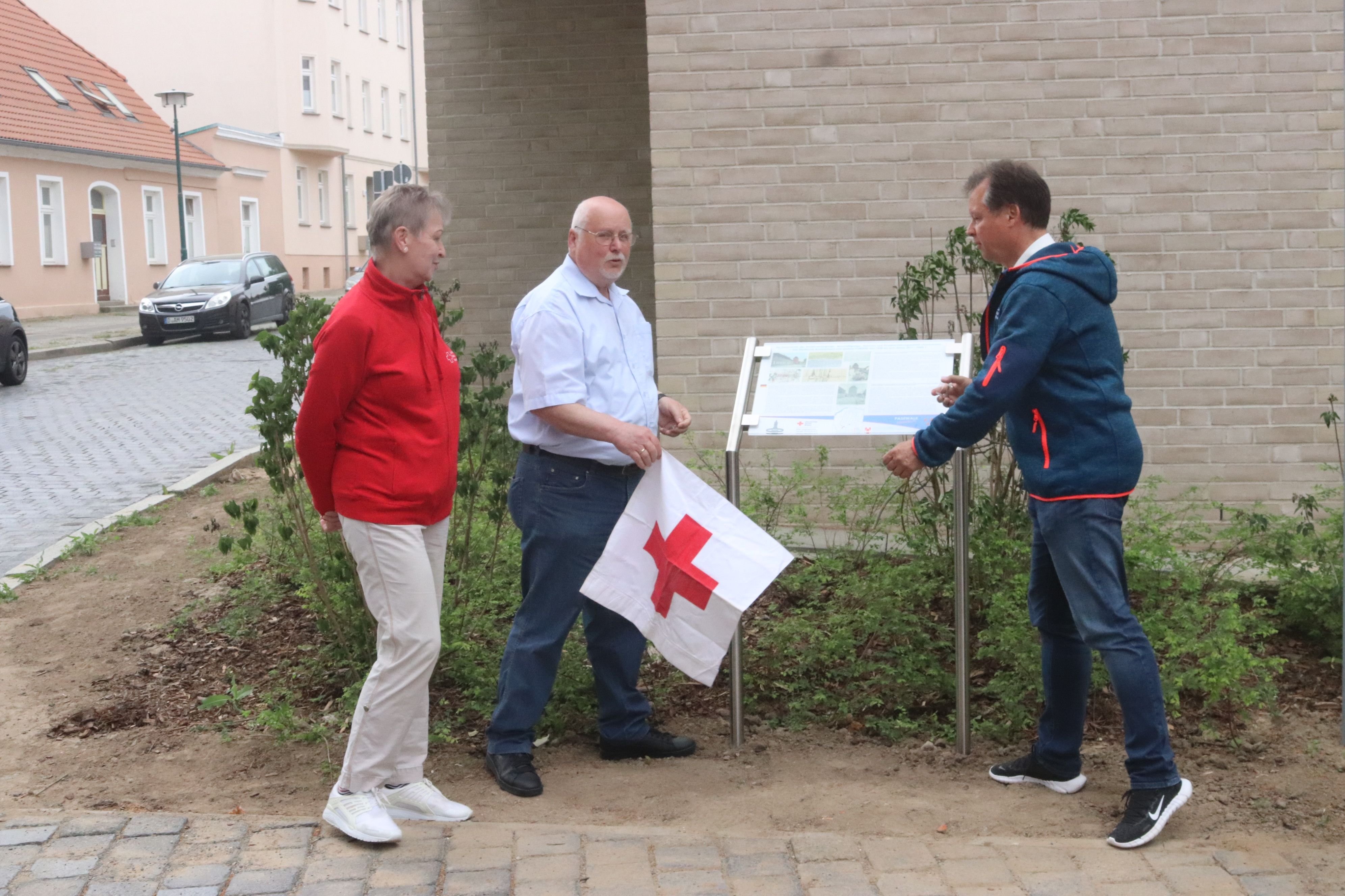 Tafeln erinnern an einstiges Armenhaus und DDRPoliklinik