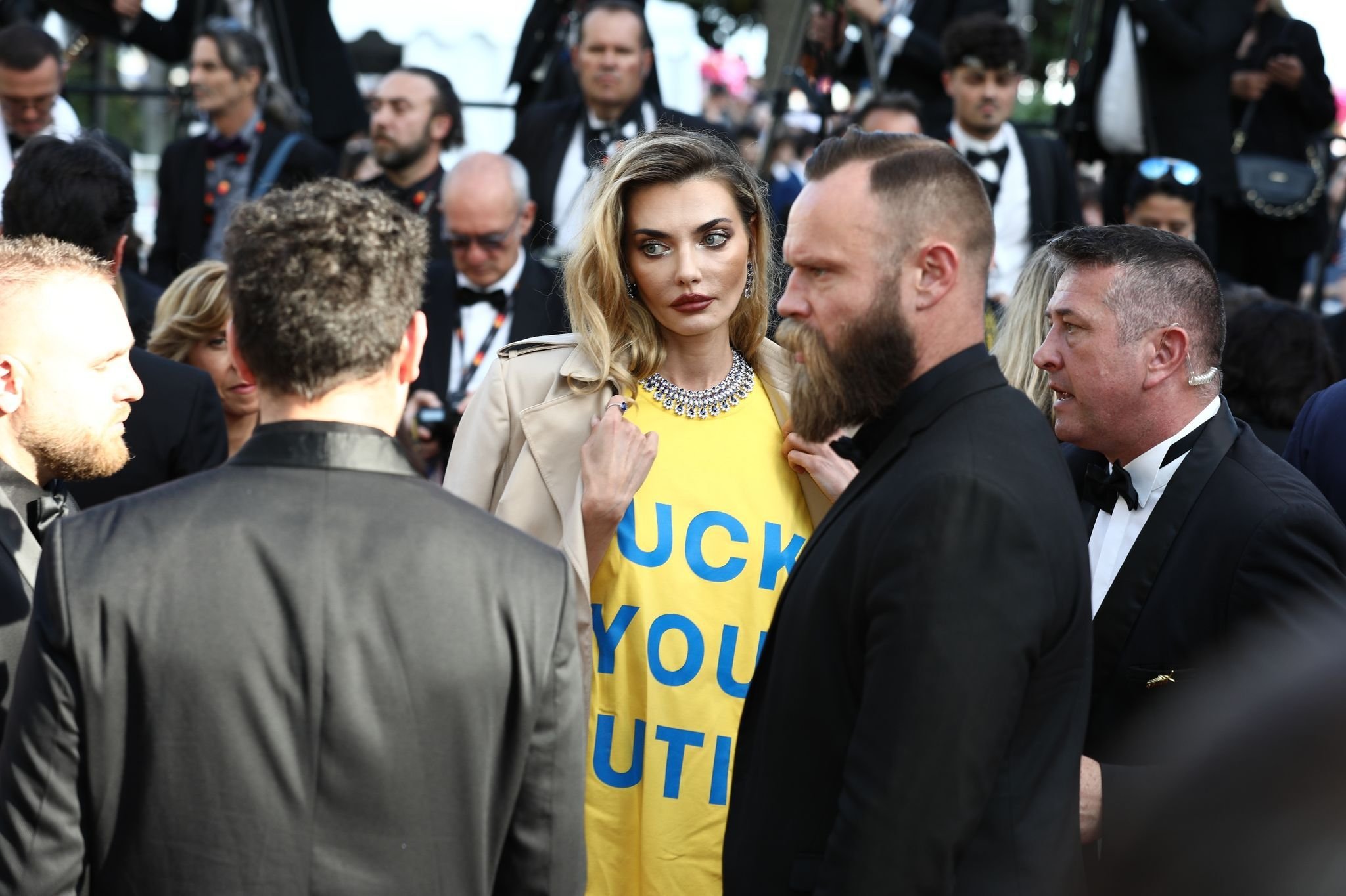 Models übermitteln in Cannes politische Botschaften
