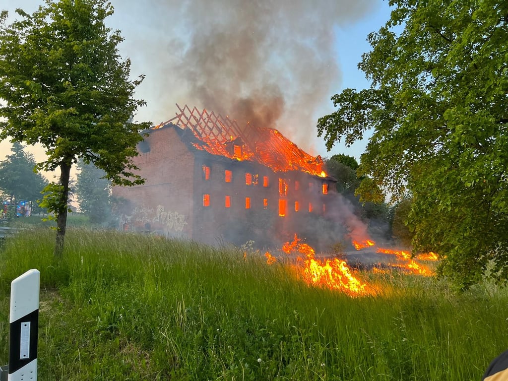 Brände halten Feuerwehren rund um Stavenhagen in Atem