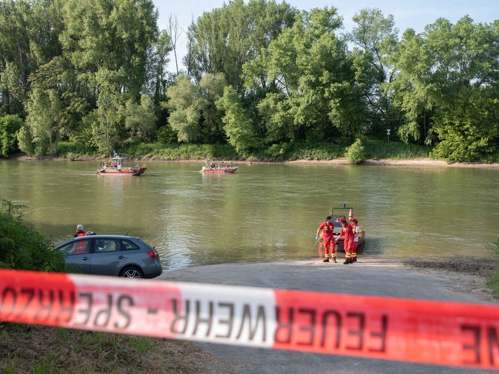 Siebenjähriger Junge und Vater nach Baden im Rhein gestorben