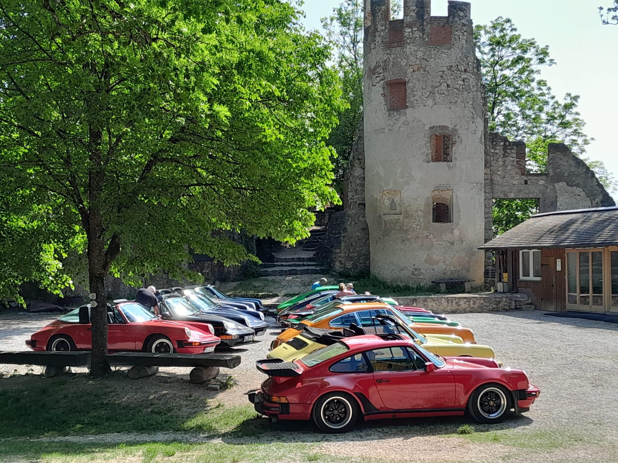 Ruine Hornstein empfängt den Porsche Club Südwest