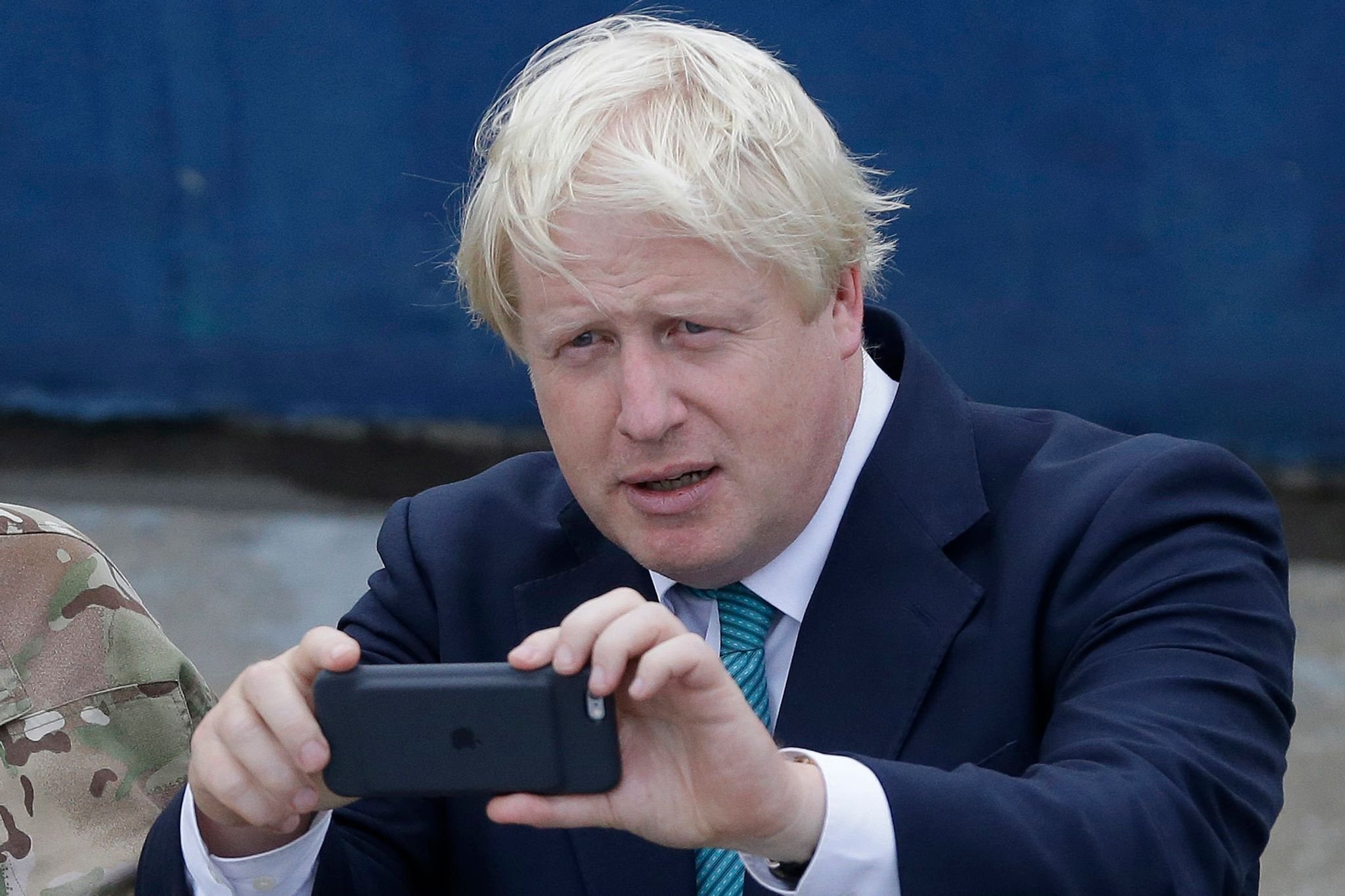 WhatsApp–Streit: Johnson erhöht Druck auf Regierung