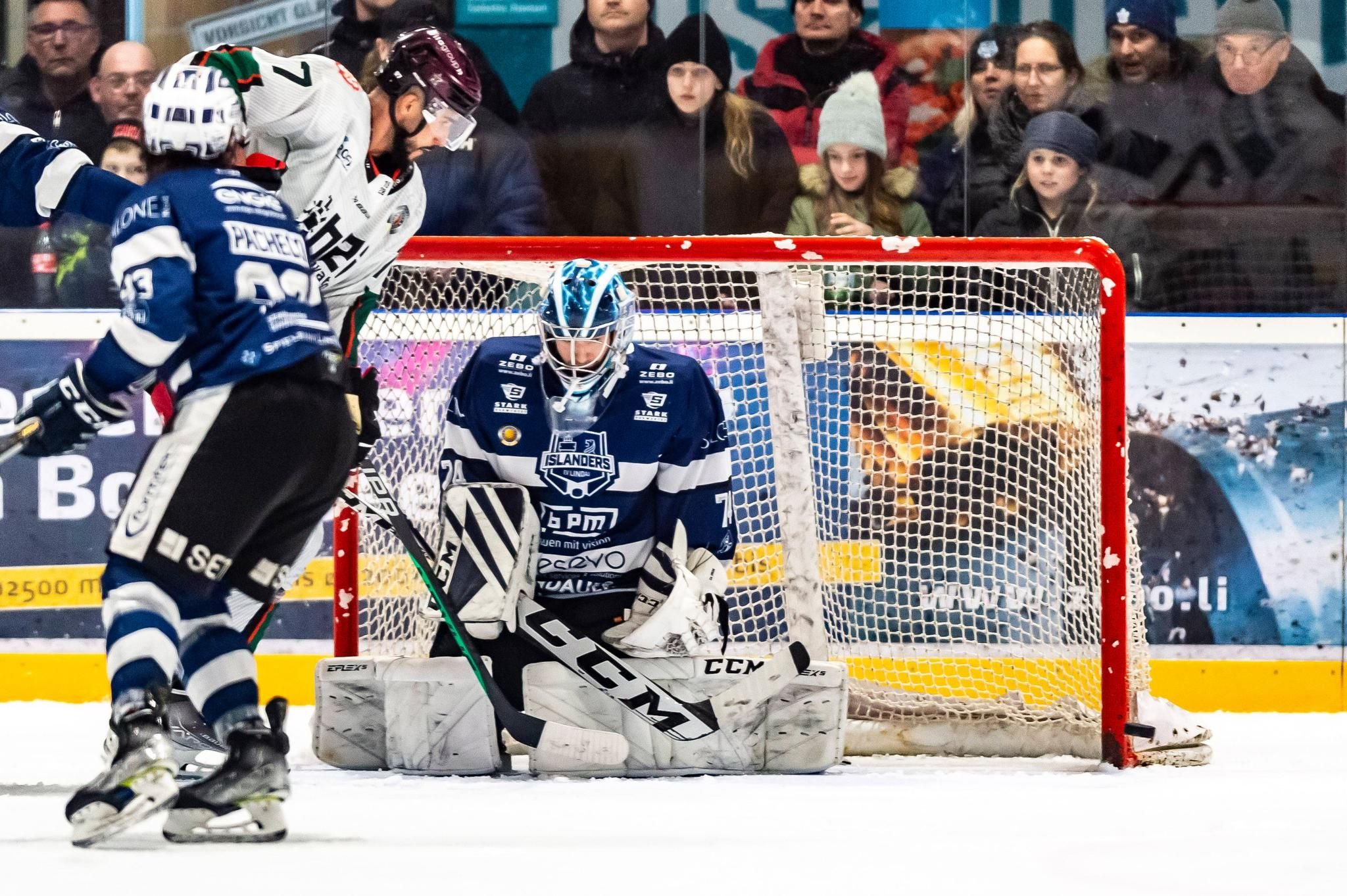 Goalie Hattler verlängert bei den Islanders