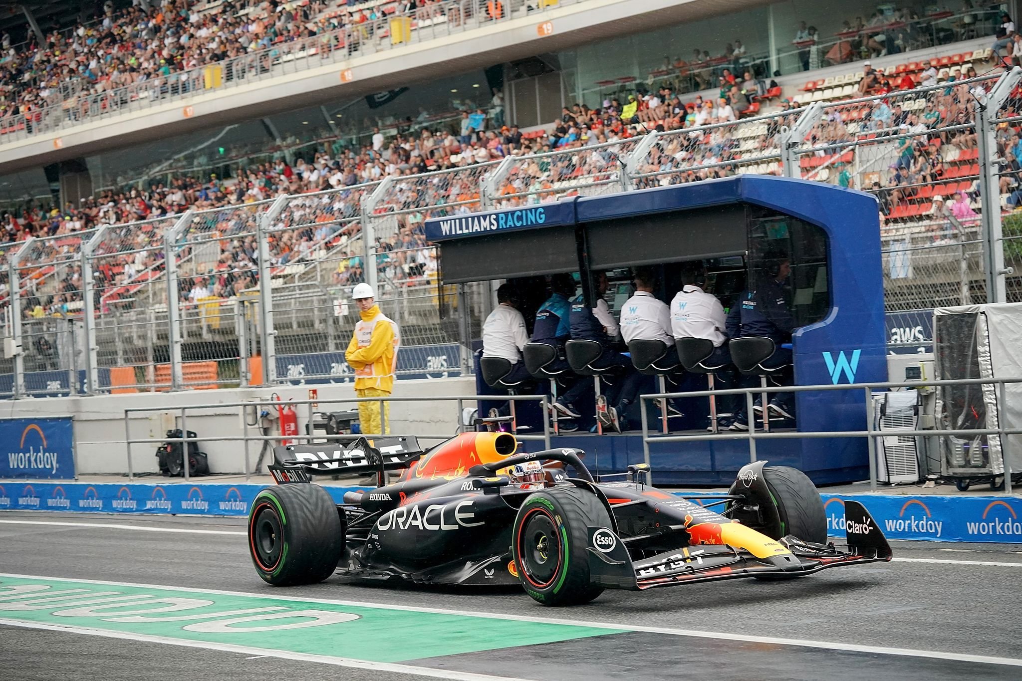 Verstappen dominiert und rast in Barcelona auf die Pole