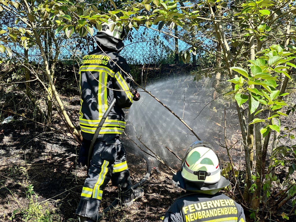 Feuerwehr löscht drei Brände in Neubrandenburg