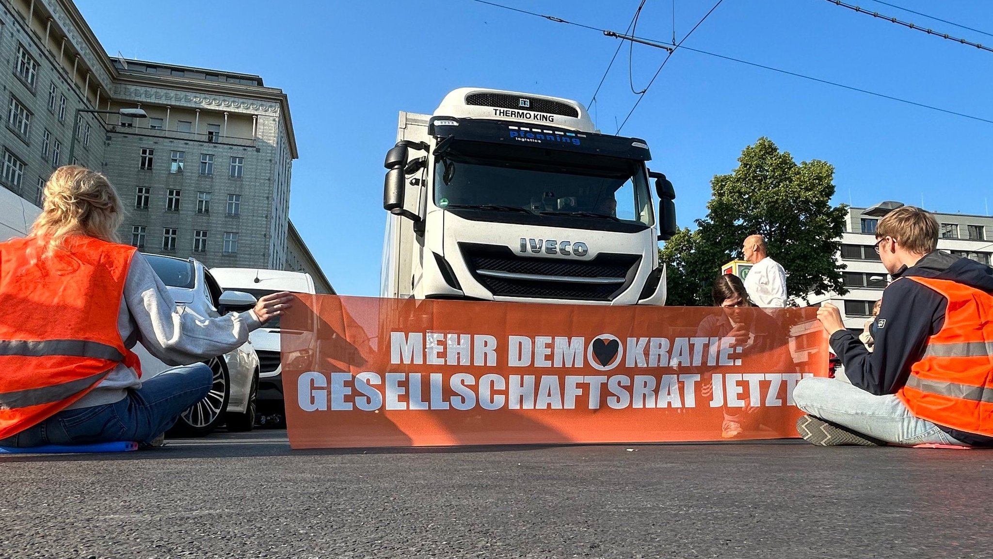 Klimakleber Angefahren Politiker Starten Spenden Aktion Für Lkw Fahrer 7718