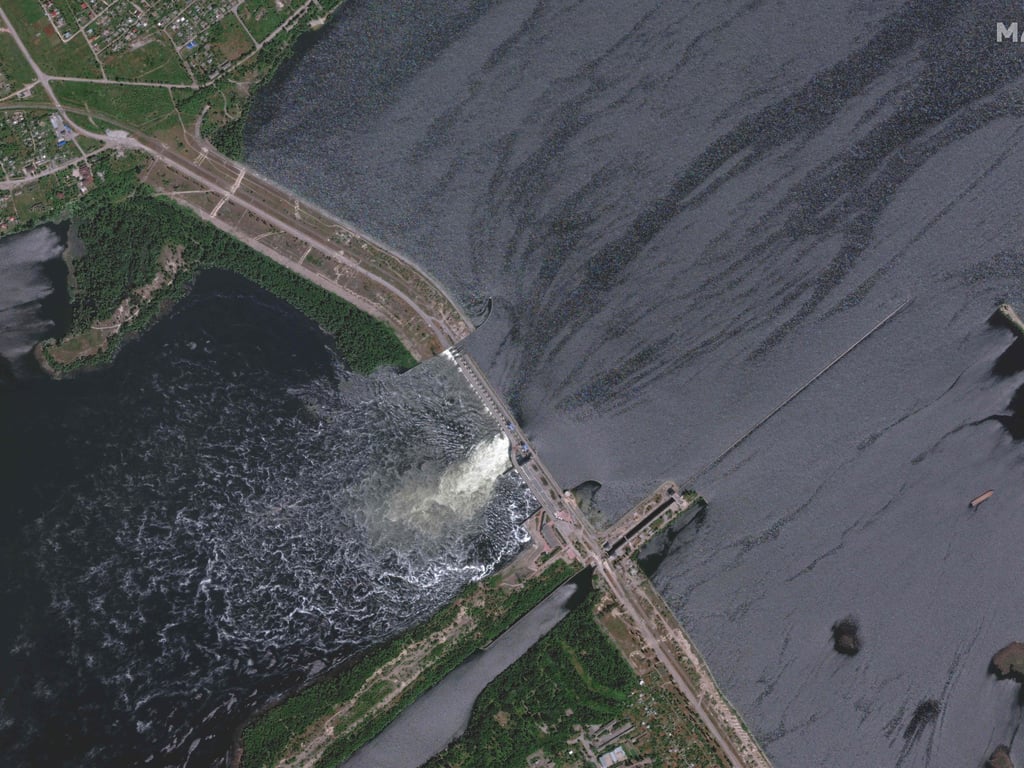 Staudamm und Wasserkraftwerk in Ukraine zerstört - Katastrophe befürchtet