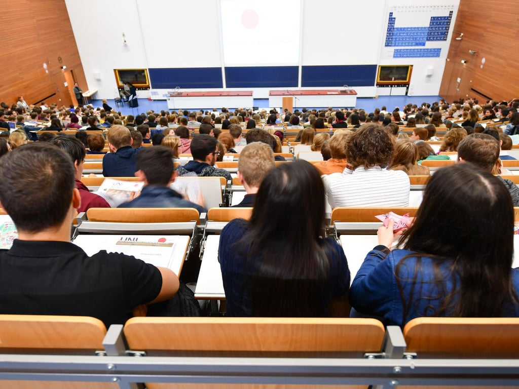 Studiengebühren in Baden–Württemberg sollen fallen — aber wann?