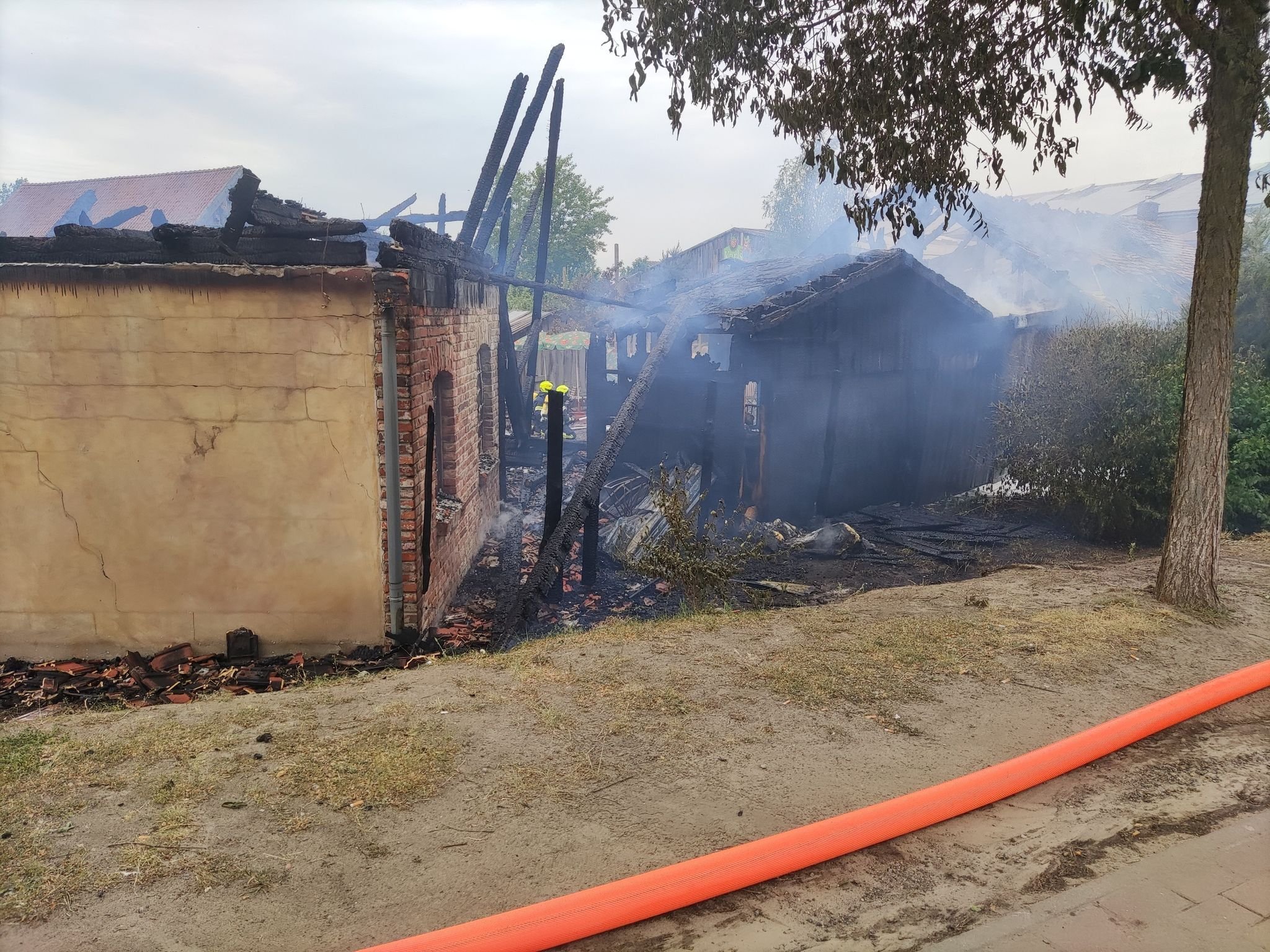 Brand im Erdbeerhof gelöscht: Mehr als 60 Rettungskräfte