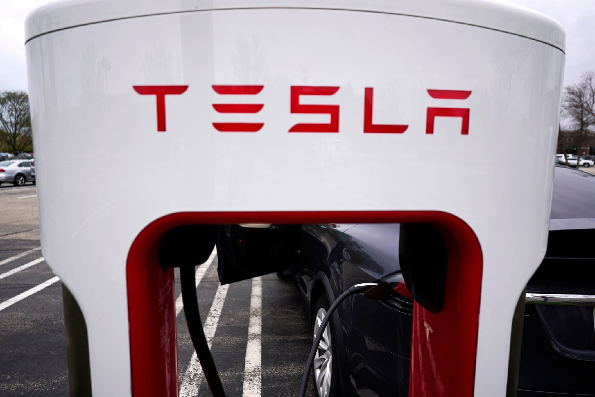Auch General Motors setzt auf Teslas Ladenetz für E–Autos