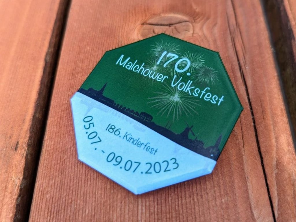 Vorverkauf gestartet - Plaketten fürs Volksfest in Malchow wieder zu haben