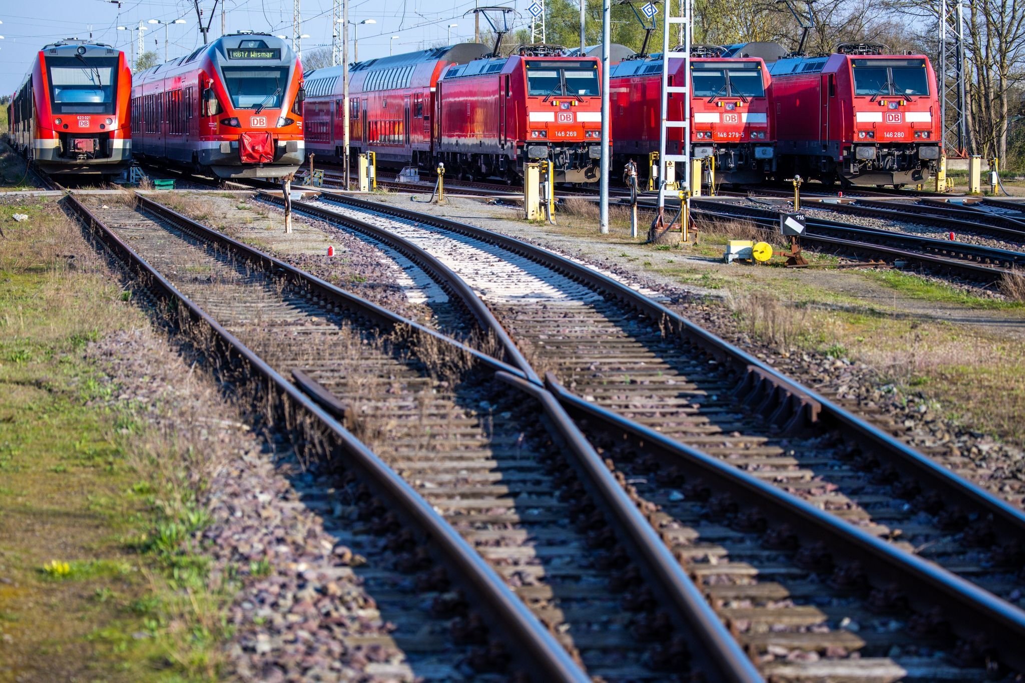 Bahn–Verspätungen durch Menschen an und auf Gleisen
