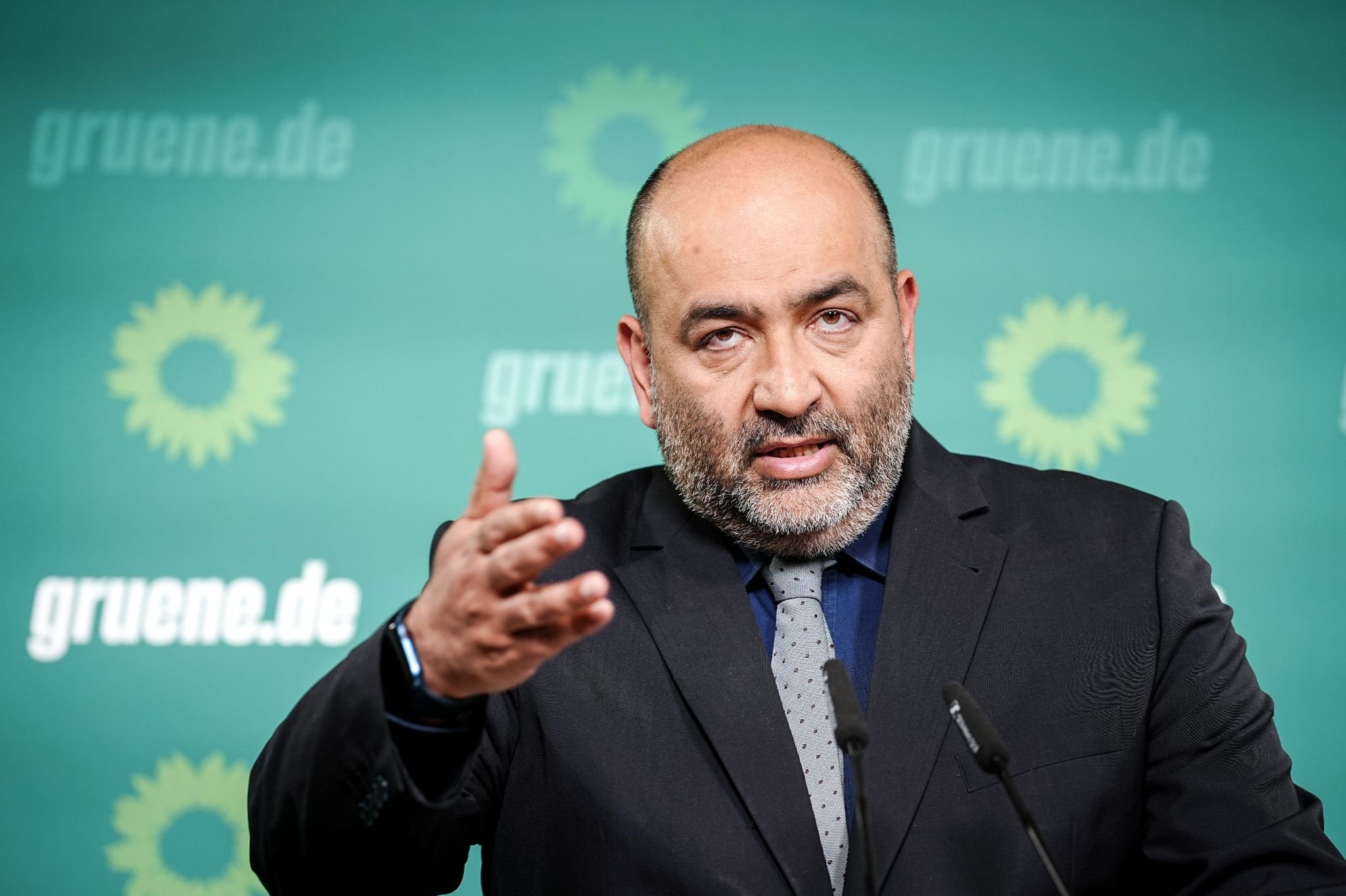 Grünen–Chef Nouripour will beim Asyl–Kompromiss nachbessern