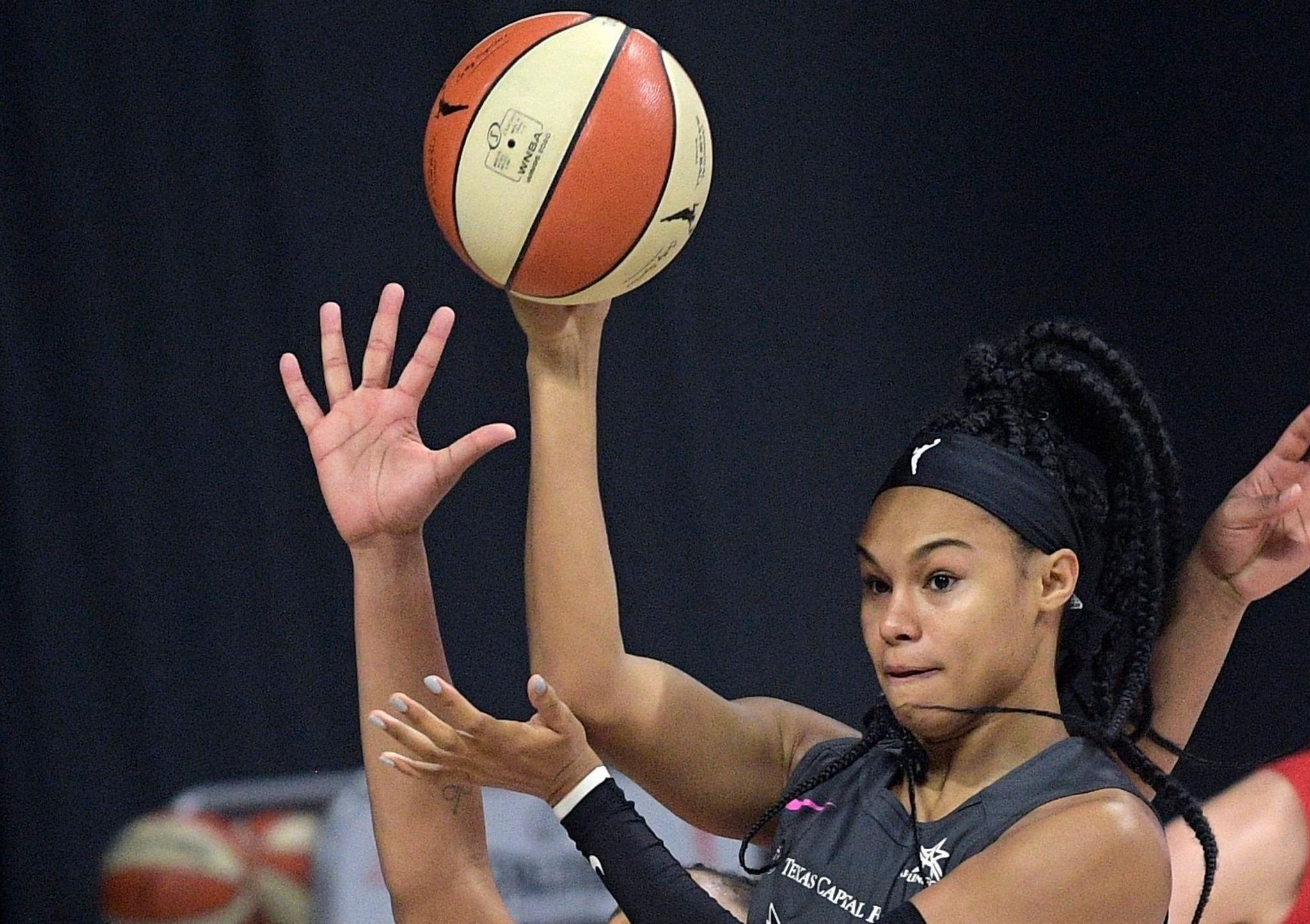 Duell der SaballySchwestern in der WNBA geht an Nyara