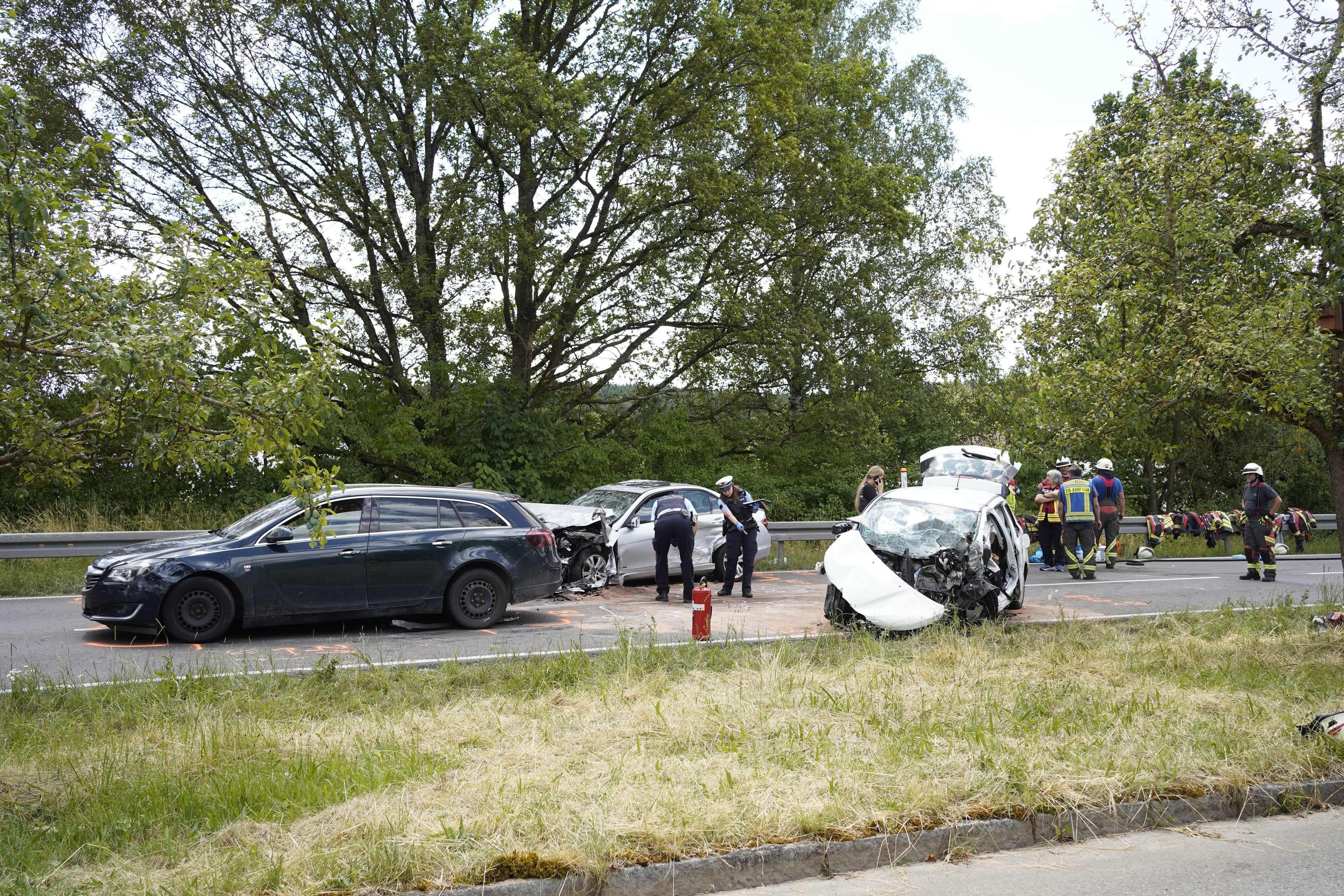 Schwerer Unfall Auf Der B32 Bei Sigmaringendorf Und Scheer