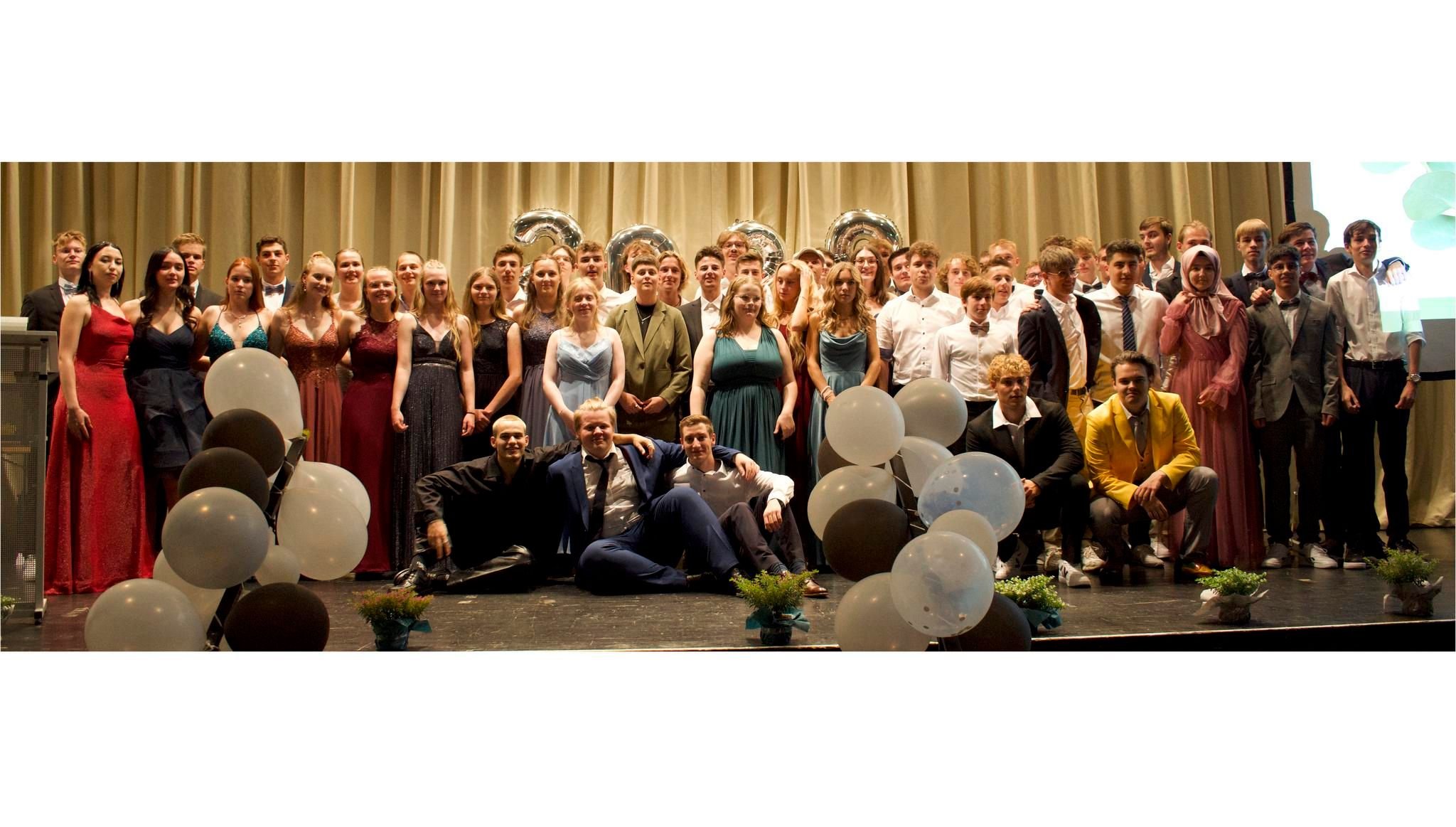 Feierlicher Abiball der Claude–Dornier–Schule