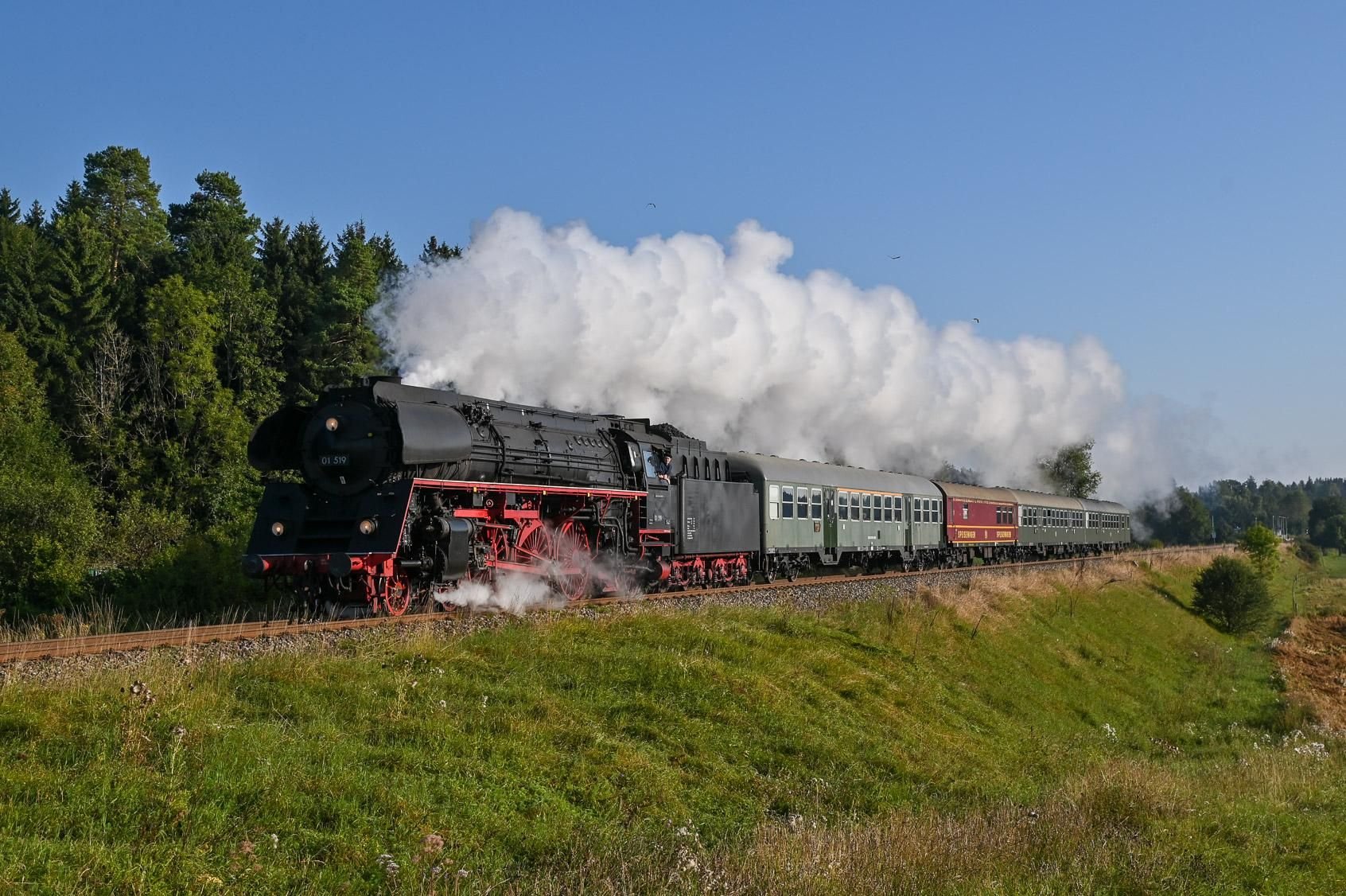 Experience the Historic Steam Train Journey from Rottweil to Würzburg with Eisenbahnfreunde Zollernbahn