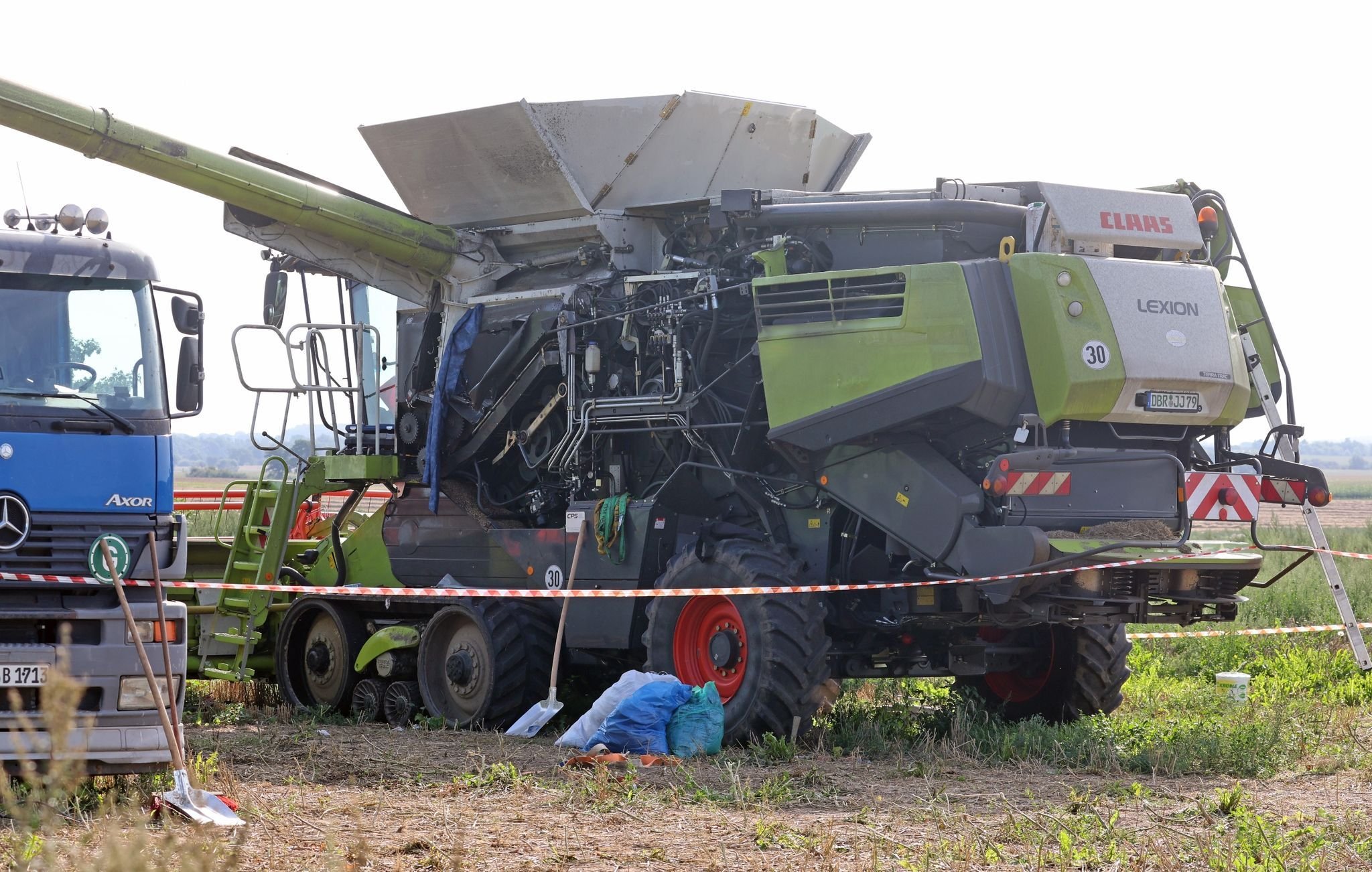 Investigation Launched into Negligent Bodily Harm in Farmer’s Tragic Accident with Combine Harvester