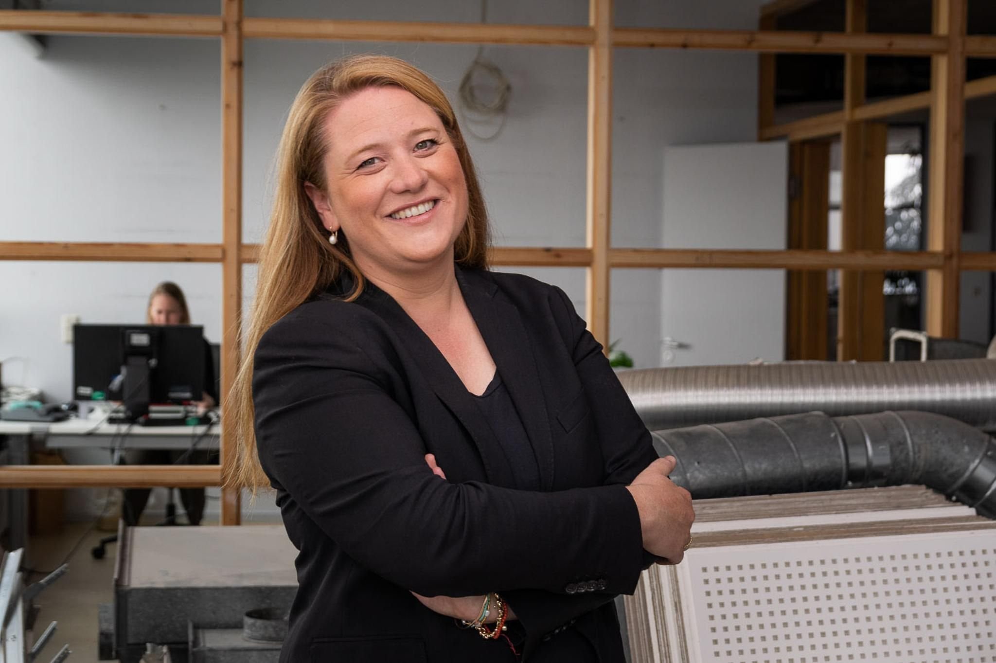 Wieviel Technik wirklich notwendig ist, was Architektur leisten kann und welche technischen Lösungen Sinn ergeben, um ein zukunftsfähiges Gebäude zu erhalten, sind Kernthemen des Vortrags von Elisabeth Endres.