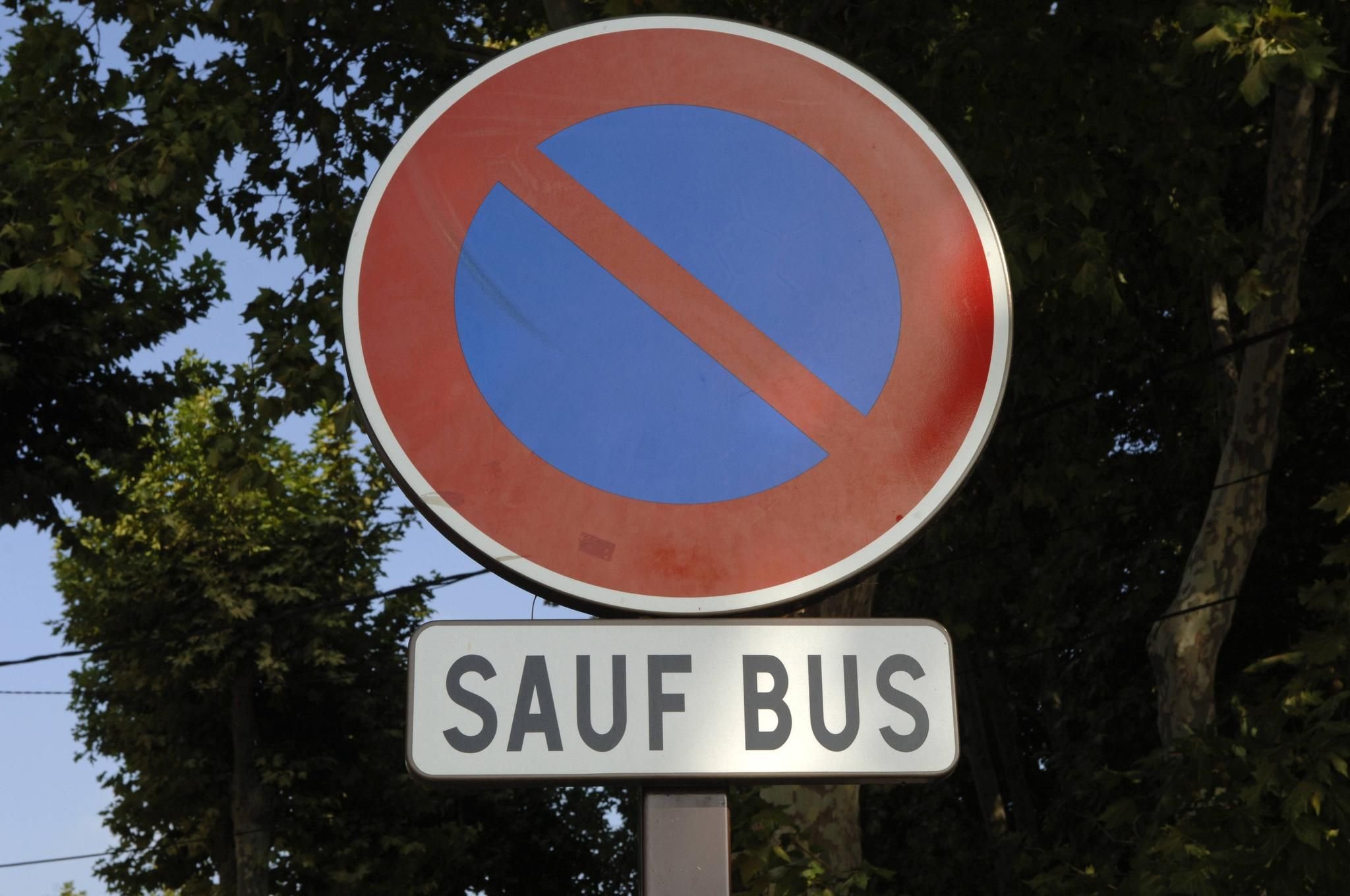 witzig-missverstanden-unterwegs-mit-dem-sauf-bus-in-frankreich