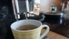 Darum sollte man Reinigungswasser von Kaffee-Vollautomaten nicht wegschütten