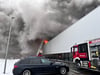 Größter Brand seit 20 Jahren: Halle einer Medizintechnik-Firma in Flammen
