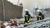 ▶ Nach Großbrand bei Altentreptow ist Gebäude teilweise eingestürzt