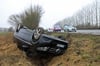 Mercedes überschlägt sich wegen LKW: Drei weitere Autos verunfallt