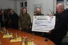 Darum überreicht diese Bundeswehr-Einheit Spenden für Vereine am Haff